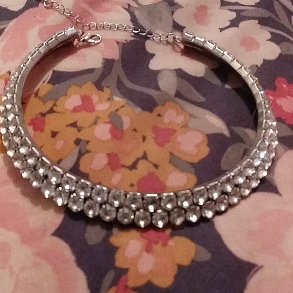 Choker necklace with extension